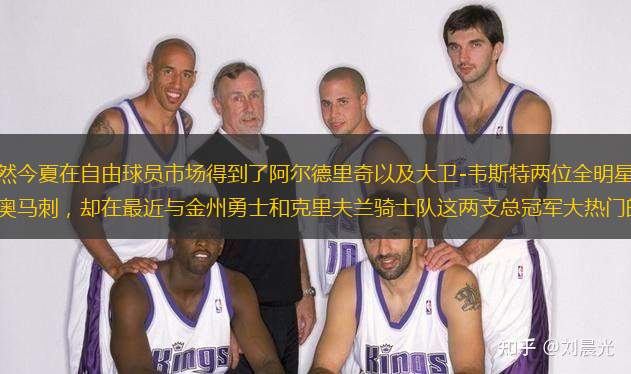 根據(jù)美國媒體消息，雖然今夏在自由球員市場得到了阿爾德里奇以及大衛(wèi)-韋斯特兩位全明星球員，本賽季至今常規(guī)賽戰(zhàn)績出色的圣安東尼奧馬刺，卻在最近與金州勇士和克里夫蘭騎士隊這兩支總冠軍大熱門的交鋒中，都大比分
